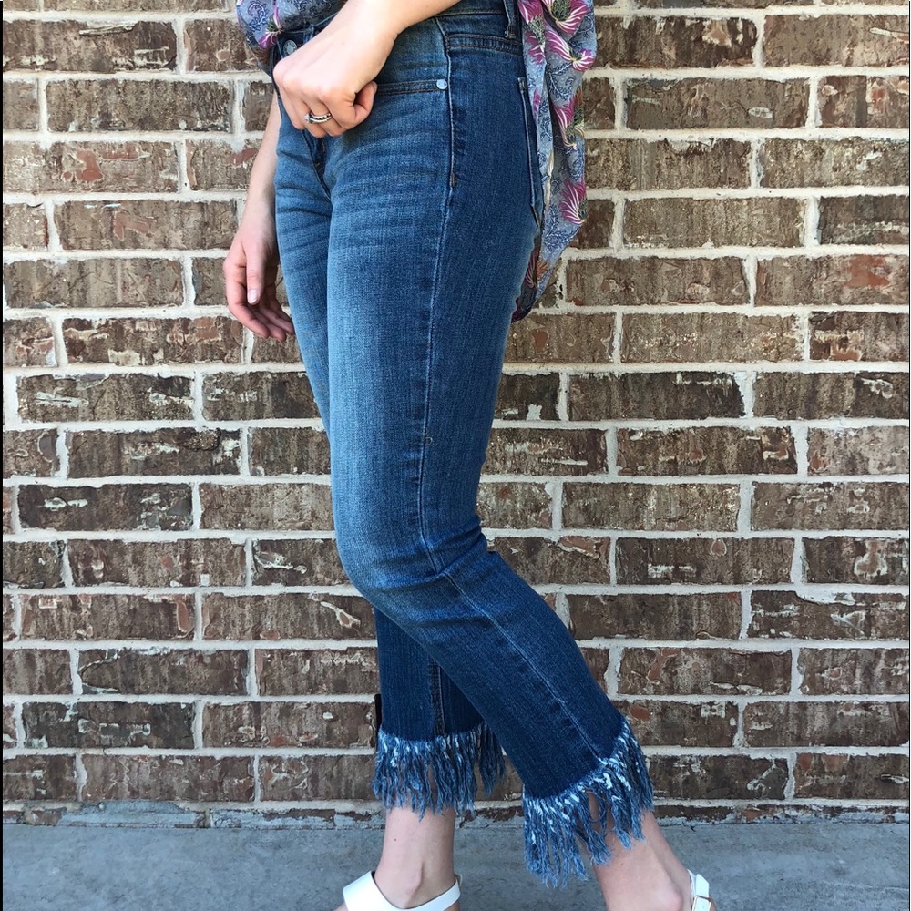 NWT Frayed crop jeans